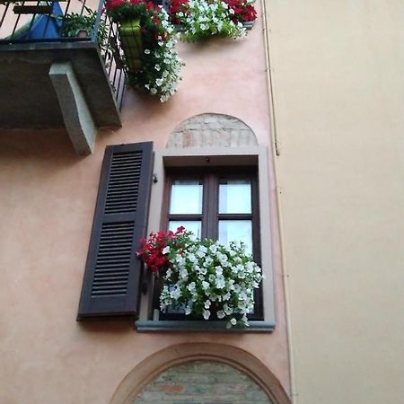 Holiday House Antica Dimora Soggiorni In Langa Centro Storico La Morra Exterior foto