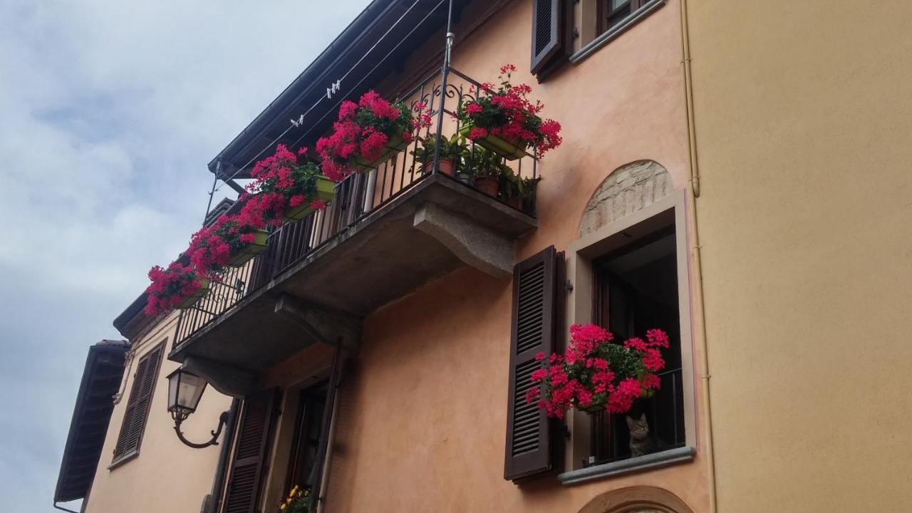 Holiday House Antica Dimora Soggiorni In Langa Centro Storico La Morra Exterior foto